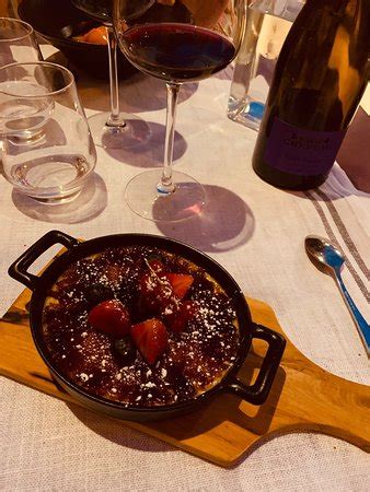 LA COURTILLE DE SOLUTRE (Solutre-Pouilly) - Hotel Reviews, Photos, Rate ...