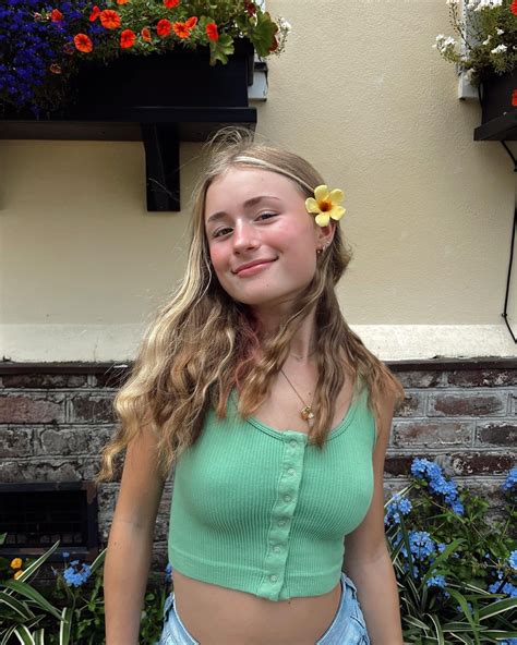 CUTE BLONDE THOT PUFFIES AND BIKINI BUTT : r/2THOT2HANDLE