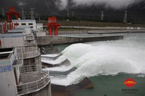 西藏多布水电站泄洪