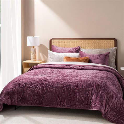 Amazon.com: EVERGRACE Luxury Velvet Quilt King Size, Ultra Soft Wave ...