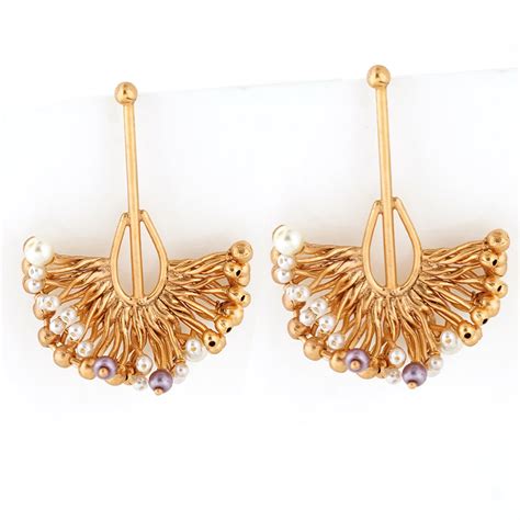 Buy Gold Plated Reefs & Pearls Earrings Worn By Samyukta Menon | Suhani ...