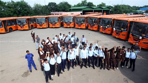 Buy Delhi government flags off 1000 buses with new features Pictures ...