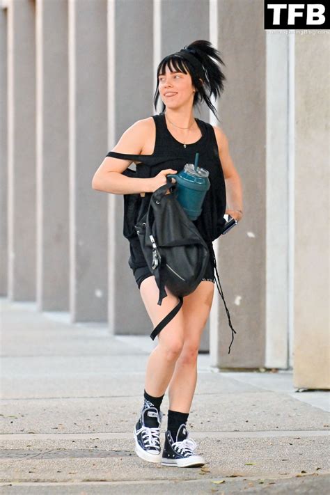 Billie Eilish Sexy (25 Photos) - Sexy e-Girls🔞