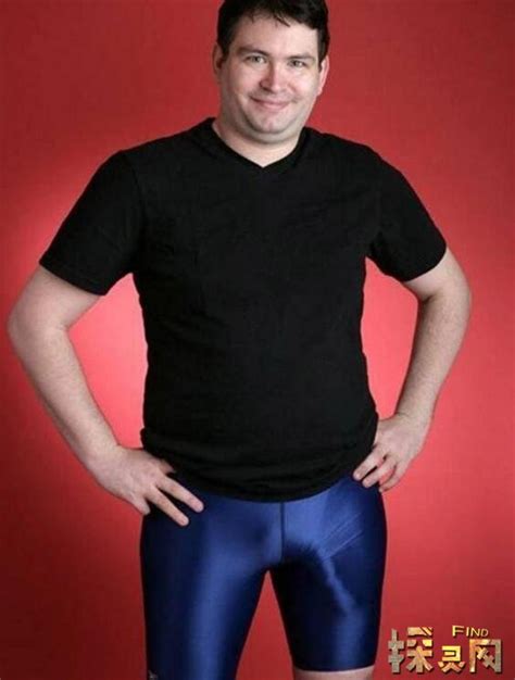 世界上拥有最大阴茎男人，乔纳·福尔肯勃起达34厘米 — 探灵网
