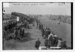 The Jockey who Died Mid-Race but Miraculously Still Won | The Vintage News