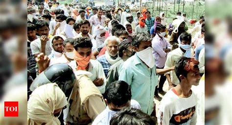 Serpentine queues seen outside pan masala shop in Ghatampur | Kanpur ...