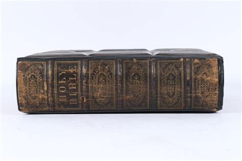 Lot - 1870's illustrated explanatory family Bible. Large quarto ...