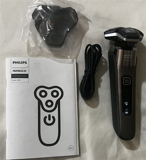 Philips Norelco Shaver 7200, Rechargeable Wet & Dry Electric Shaver ...