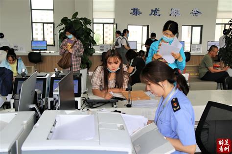 甘肃省发出首批个体工商户“两证合一”营业执照_央广网