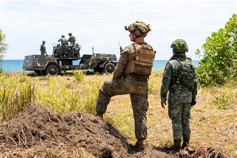Philippines, U.S. and Australian Forces Simulate Amphibious Invasion in ...