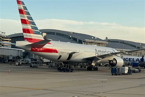 Refurbish or replace? American Airlines ponders fate of top ...