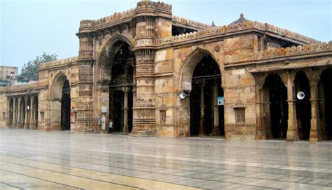 6 Most Beautiful Tourist Attractions To Visit in Ahmedabad - lifeberrys.com