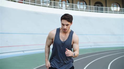 Male Runner Running 的图像结果