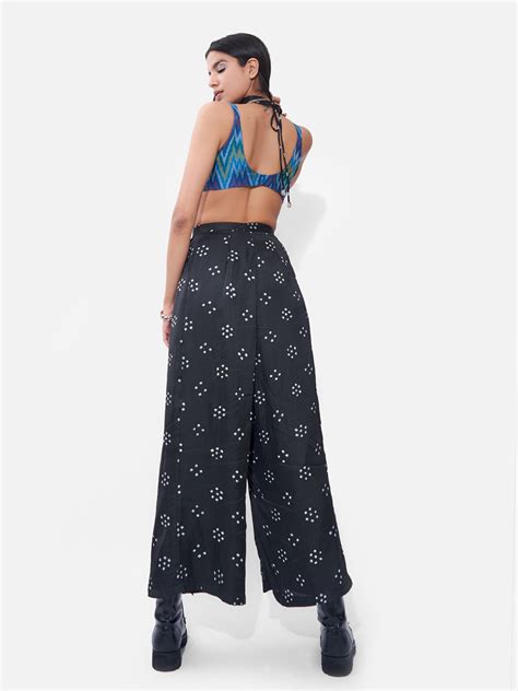 Tie-up Top – The Ikat Story
