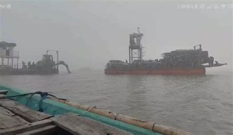 Man accidentally falls into Chilika, dies