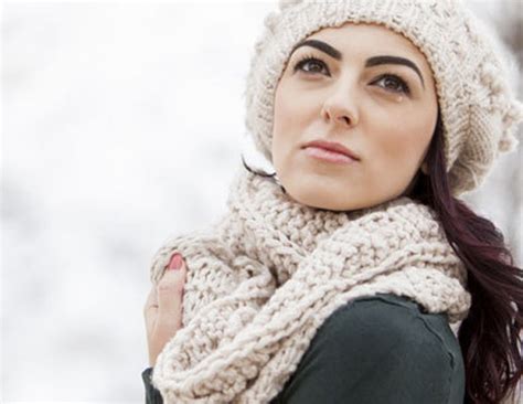 5 Ways To Keep Your Hair Healthy During Winters - lifeberrys.com