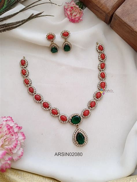 Single Layer Coral Emerald Neckset – Arshis