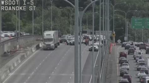 Deadly crash on I-5 express lanes in Seattle | king5.com