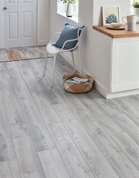 12Mm Vinyl Flooring: The Benefits And Features - Flooring Designs