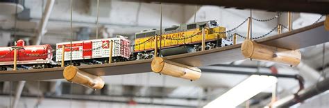 Model Train Layout Near Ceiling 的图像结果