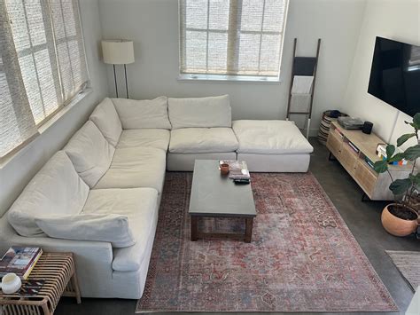 White Couch Interview 的图像结果