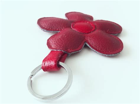 Llavero Flor polipiel - Estela y Papel - Regalos creativos hechos a ...