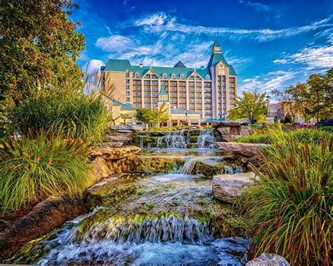 Weekend getaway to Branson - Review of Chateau on the Lake Resort Spa ...