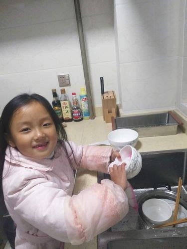 香港的洗碗工月薪都在15000以上，为什么内地人不愿意去打工呢？ - YouTube