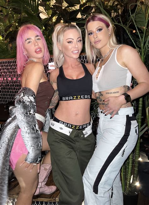 TW Pornstars - Isabelle Deltore. Twitter. ⚡️ Zero chill in this photo ⚡ ...