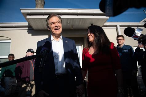 Hoodie-wearing John Fetterman snubs reporters as he casts vote | New ...