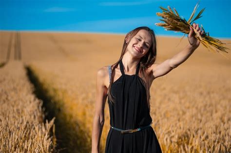 Country Woman 的图像结果