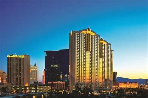 Luxury Suites in Las Vegas | The Signature at MGM Grand