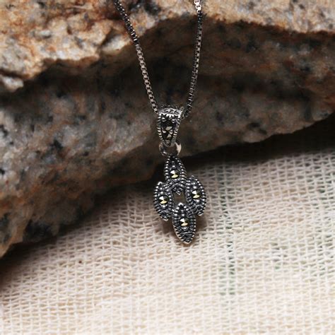Buy Oxidised Silver Dangling Leaf Pendant with Box Chain Online in ...