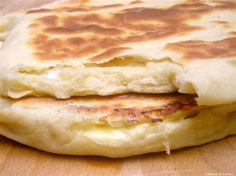 pain cheese naan