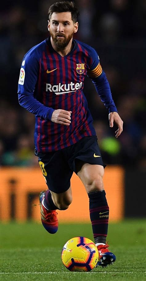 Who is Lionel Messi ? if possible attach his picture also - Brainly.in