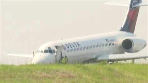 Delta plane makes smooth emergency landing in Charlotte - CBS News