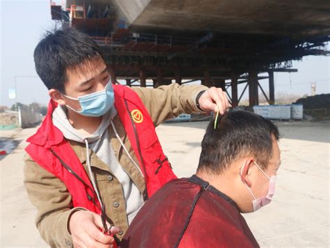 复工复产从“头”开始，杭州“二绕”湖州段项目临时工会把理发师请进工地