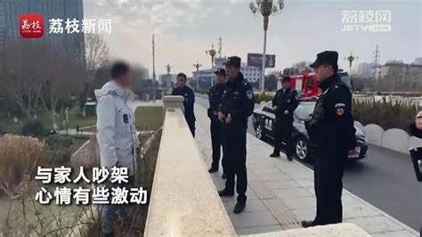 男子火车上袭胸19岁女孩被行拘：离婚了有点冲动 视频 荔枝新闻