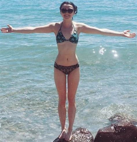 Maisie Williams : r/CelebsBikiniUndies
