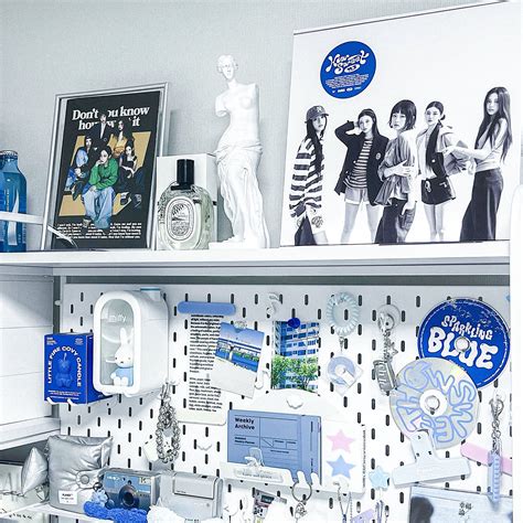 Easter decorations on shelves