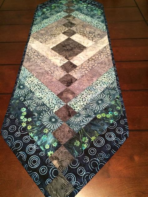 Rezultat imagine pentru Patchwork Table Runner Ideas