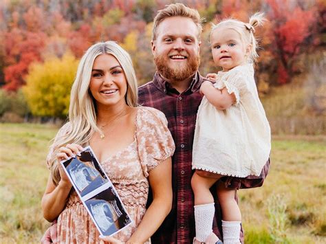 'Dancing with the Stars' pro Lindsay Arnold and husband Samuel Cusick ...