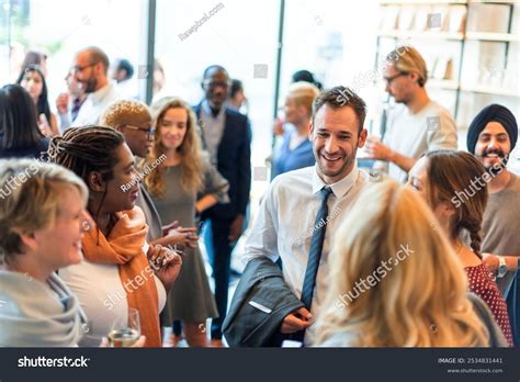 People Networking 的图像结果