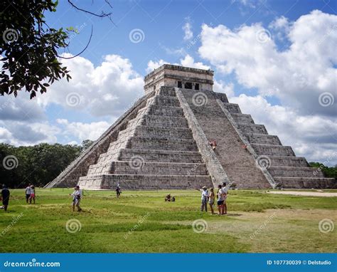 El Castillo Pyramid in the Ancient Mayan Ruins of Chichen Itza, Yucatan ...