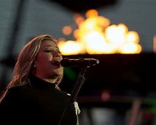 Image result for Kelly Clarkson joins street musician