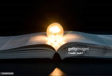 Learning Light Bulb 的图像结果