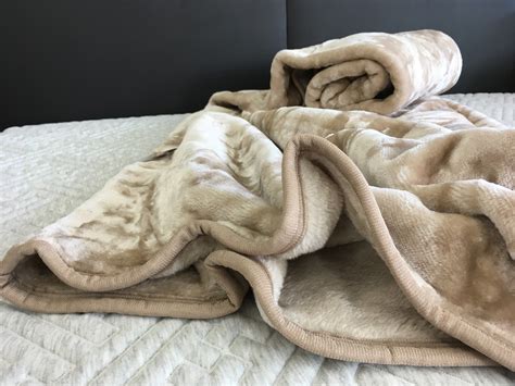 Wool Vs Mink Blanket at Debra Schaper blog