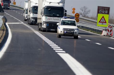 Zaglavio se kamion ispod nadvožnjaka kod aerodroma FOTO - B92