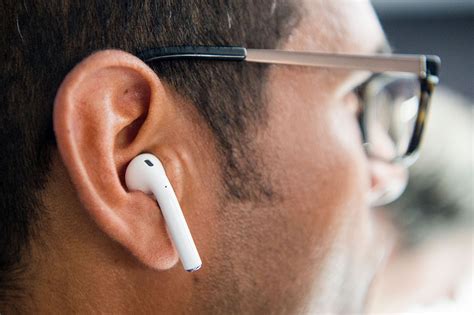Apple’s AirPods are so easy to wear you’ll forget you have them on - Recode