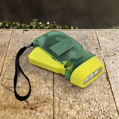 Hand Battery Light - 3 LED Hand Crank Flashlight | DeoDap – onlinetrade ...